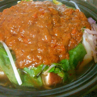 辛いキーマカレーでホット野菜サラダ